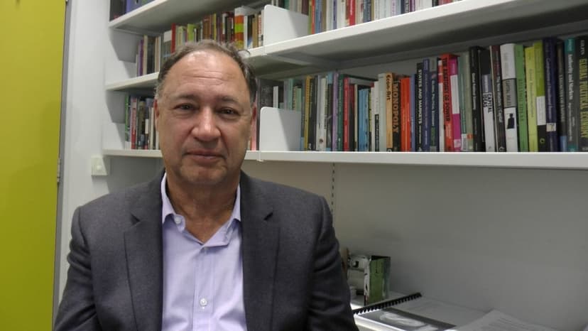 Futurity, Pro-cyclicality and Financial Crises